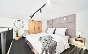 Na Fursie Apartments & Rooms